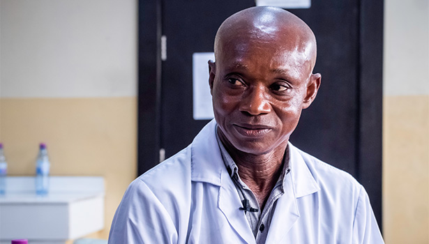 Photo of a Nigerian healthcare worker in a health facility.