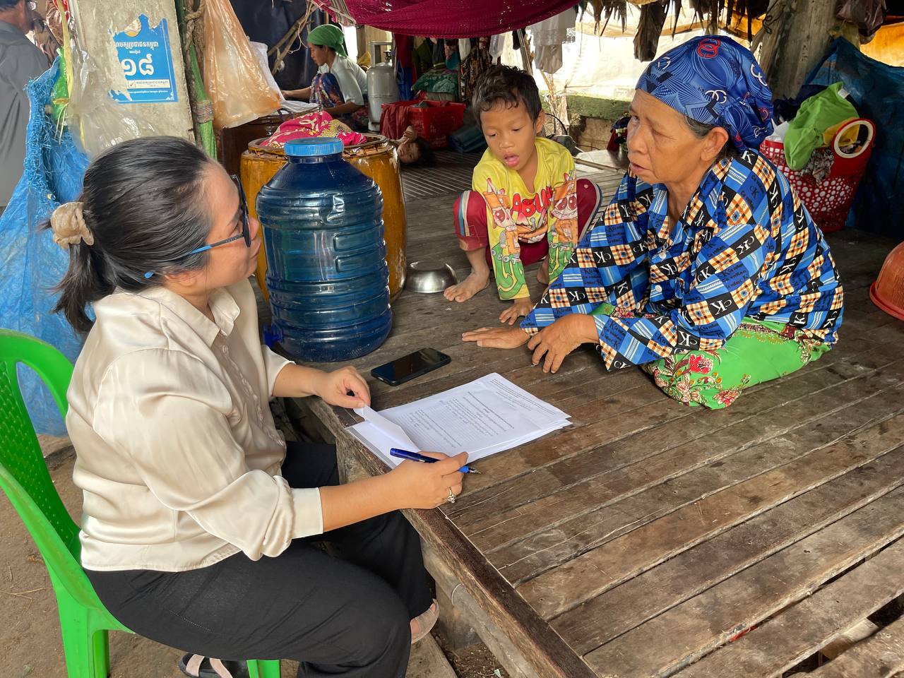 Community health worker interviews elderly woman on her cooking method practices